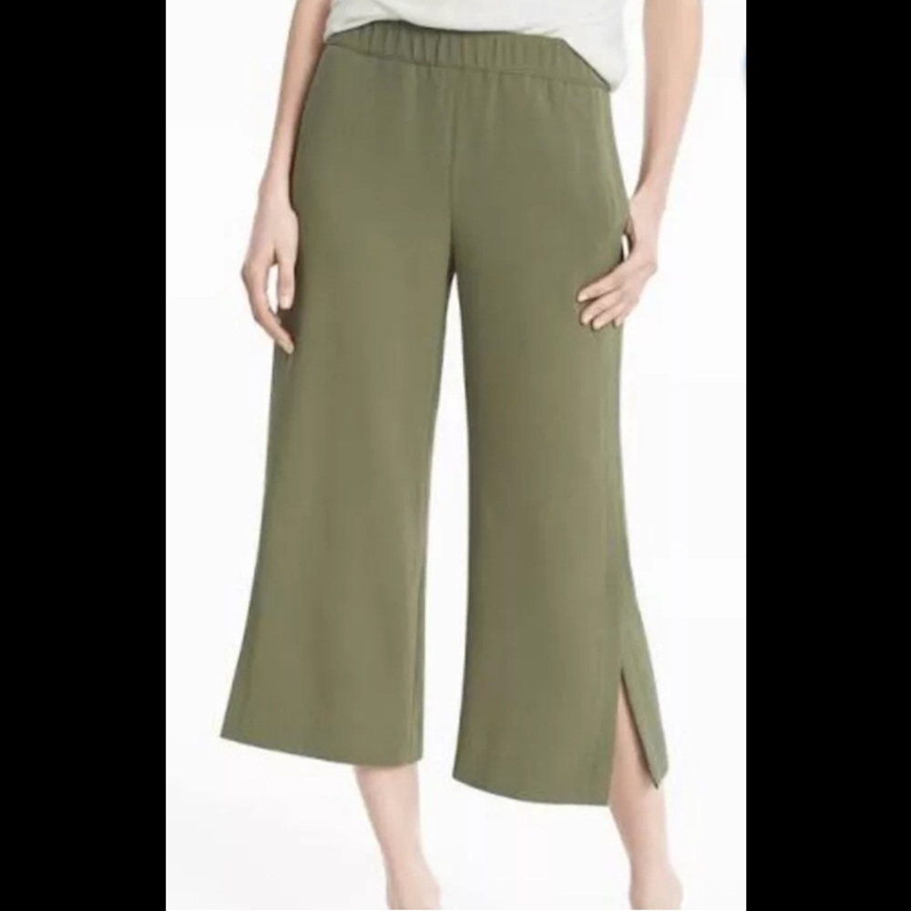 🆕 WHBM Culottes Drape Crop Pants Soft Slit Green